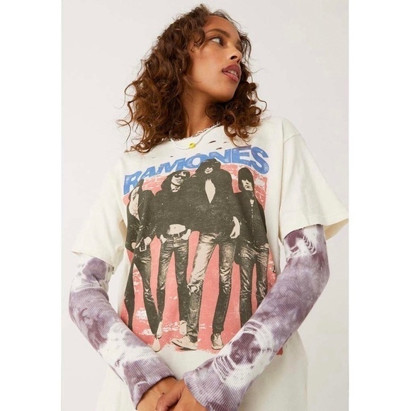 NWT DAYDREAMER 70s Ramones Album Distressed Short Sleeve Punk Rock Graphic Tee S - Picture 10 of 15